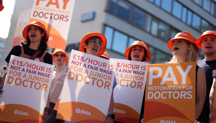 Resident doctors in England announce strike over lack of salary increase