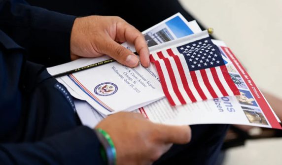 US suspends all immigration applications