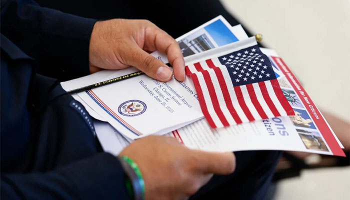 US suspends all immigration applications