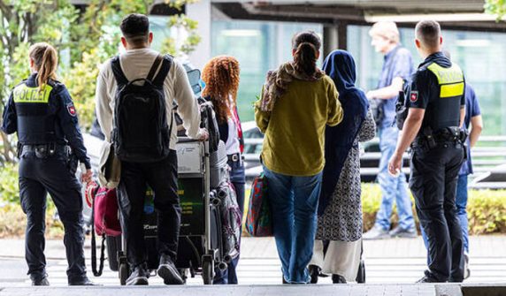 Germany announces immediate end to Afghan refugee program