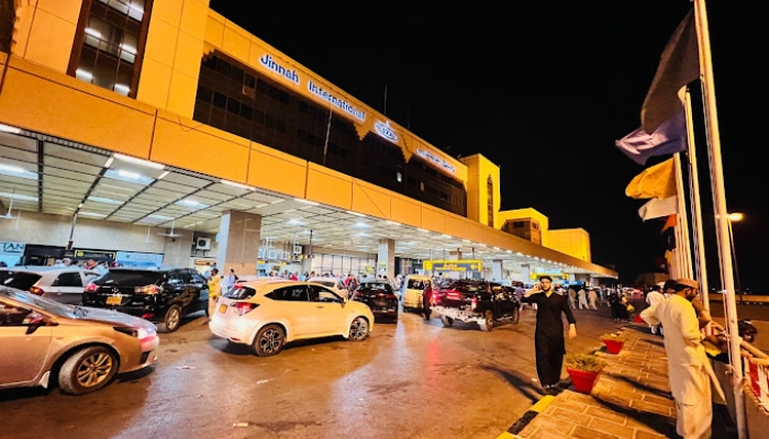 Decision to open passenger pickup lane at Karachi Airport