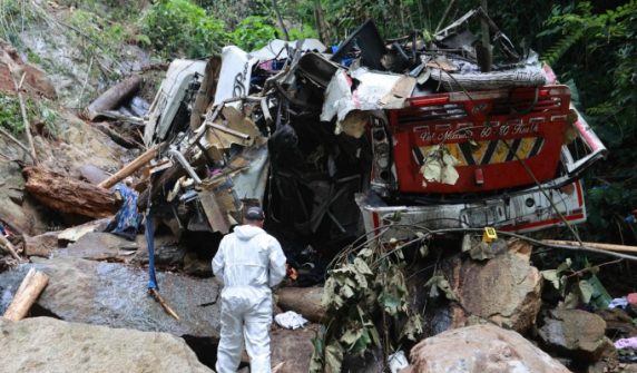 School bus falls into ravine in Colombia