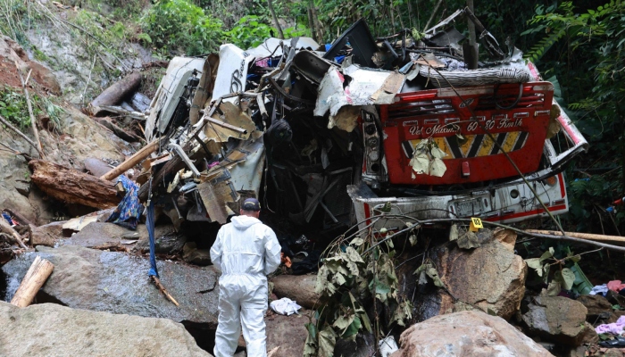 School bus falls into ravine in Colombia