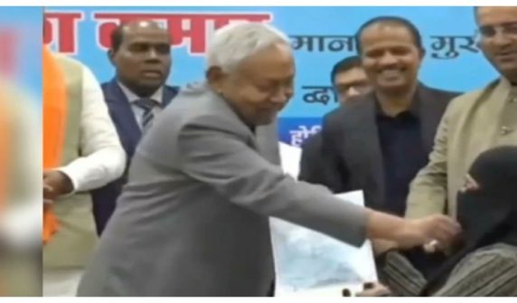 Case filed against Bihar Chief Minister for removing Muslim woman's niqab