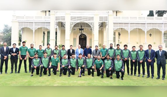 Field Marshal meets Pakistan U-19 cricket team