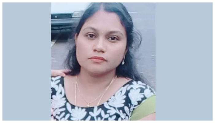 Husband kills wife for sending divorce notice