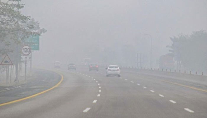 Heavy fog affects visibility in Punjab