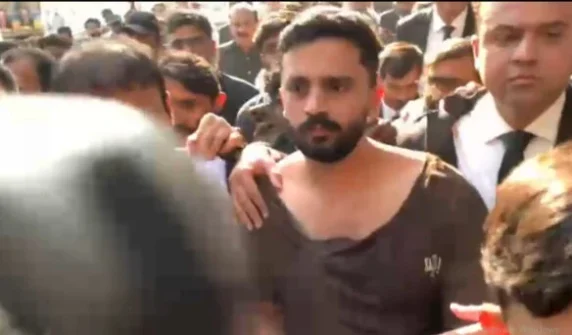 Lawyers torture YouTuber Rajab Butt who came to court for bail