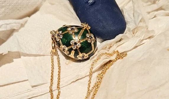 Police recover swallowed gold egg-shaped pendant