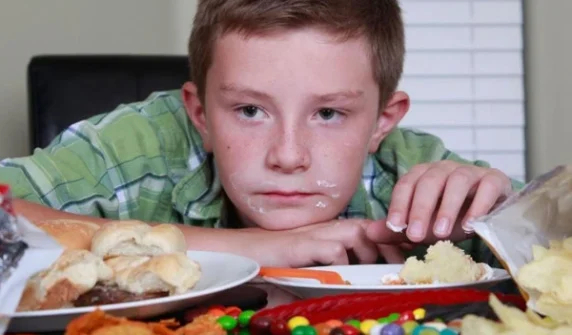 This habit of teenagers can cause problems for their health!