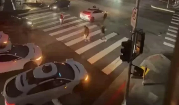 lack of traffic signals confuse driverless taxis