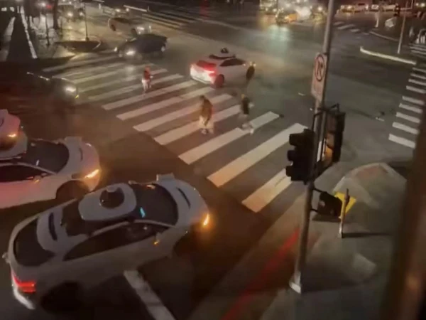 lack of traffic signals confuse driverless taxis