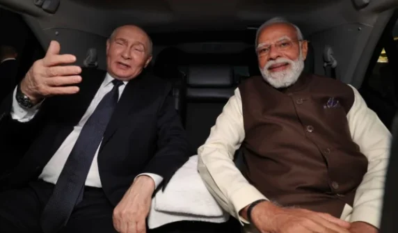 Putin's historic welcome in India
