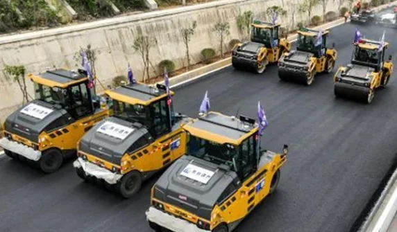 Workers build 2.5 km long road in six hours