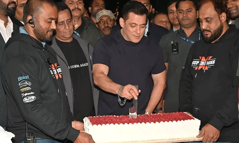 Salman Khan turns 60, cuts cake with family and fans