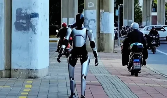 Robot sets world record by walking 66 miles in China