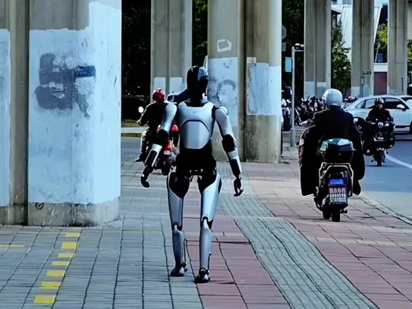 Robot sets world record by walking 66 miles in China