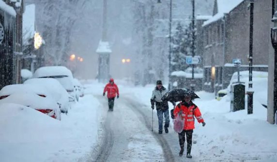 Heavy snowfall paralyzes life in Europe