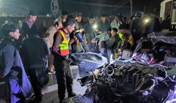 r: 5 friends killed in groom's car accident