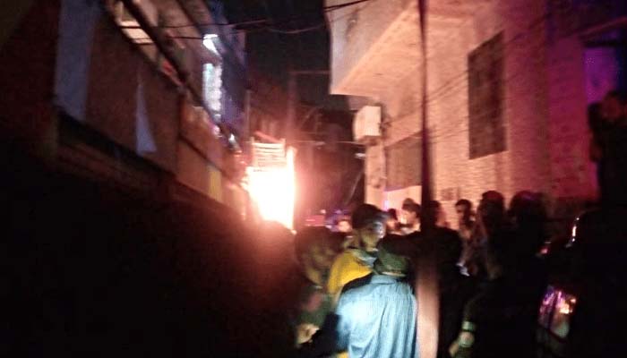Mother and 2 young daughters die in house fire while cooking
