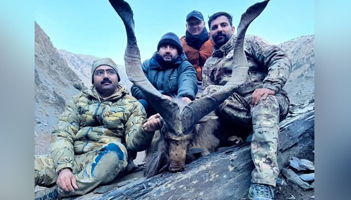 American hunter successfully hunts Kashmiri Markhor in Chitral