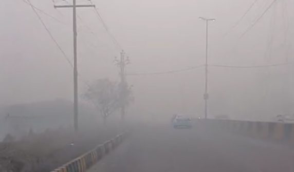 Fog in various areas of Karachi
