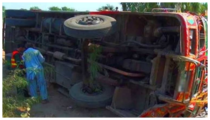 8 injured as truck overturns in Bhalwal