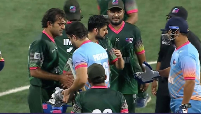 Pakistan defeated India in a double wicket match