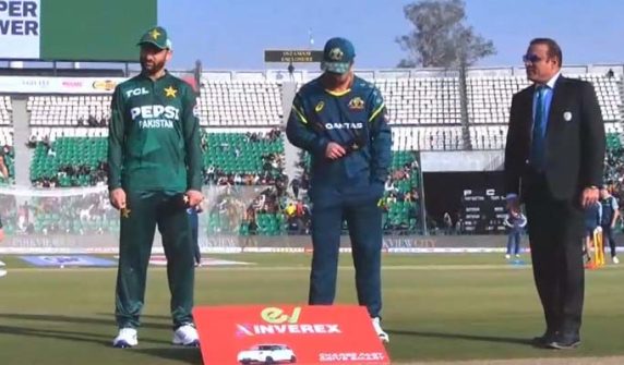 : Pakistan wins toss, elects to bat against Australia