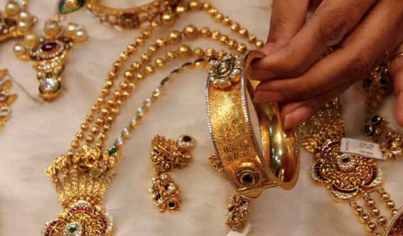 Gold prices in the country fall for the second consecutive day