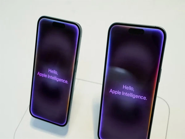 Apple to introduce revamped Siri assistant next month