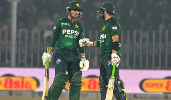 Pakistan easily beat Sri Lanka by 6 wickets in the first T20I