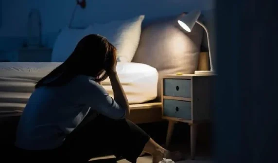 How does the brain respond to sleep deprivation?
