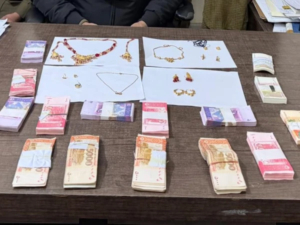 Mystery of theft of heavy jewellery