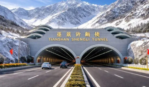 China opens longest expressway tunnel