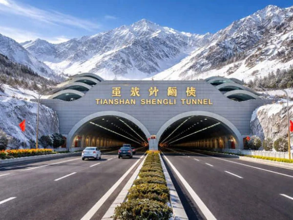 China opens longest expressway tunnel