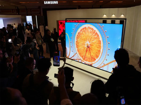 Samsung unveils world's largest TV