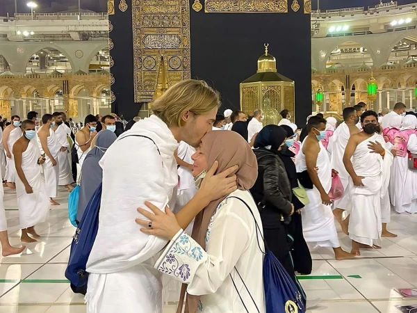 Famous French actor performs Umrah