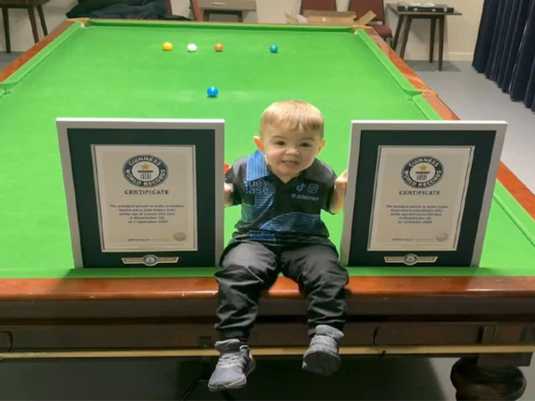 2-year-old sets world record by playing difficult snooker shots
