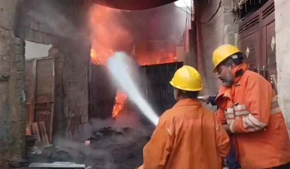 Fire breaks out in warehouse in Landhi and house in Malir