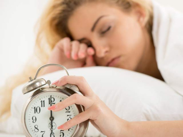 Why is it difficult to wake up early in the morning in winter?