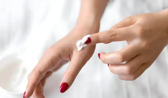Has the skin on your hands become dull in the winter?