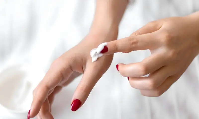 Has the skin on your hands become dull in the winter?