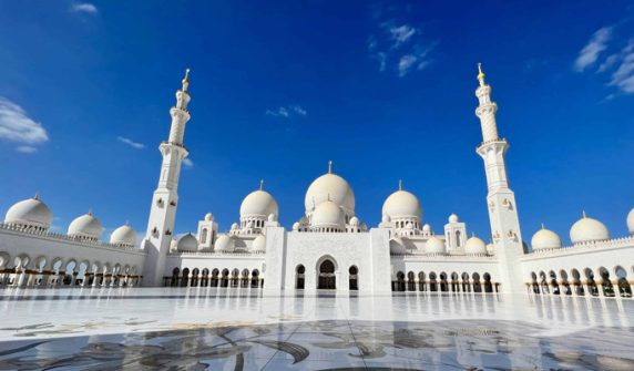 Sheikh Zayed Grand Mosque in Abu Dhabi