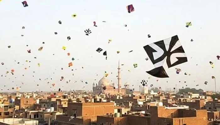 Kite flying banned in areas adjacent to Lahore Airport in Basant