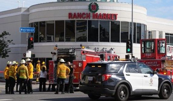 3 killed as speeding car crashes into grocery store
