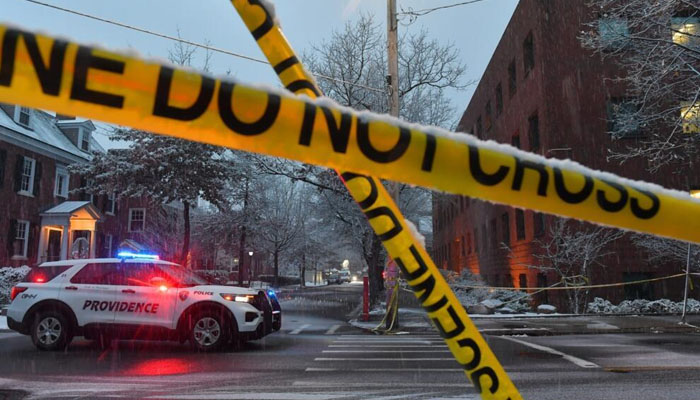 Woman shoots dead 10 people