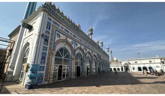 Begging and selling of goods outside mosques banned