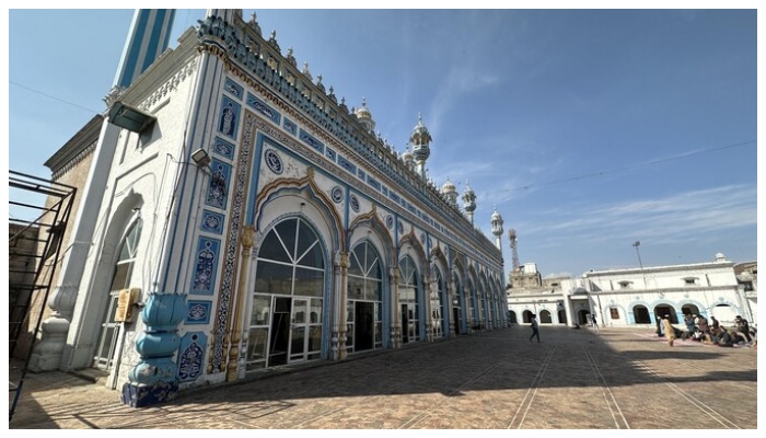 Begging and selling of goods outside mosques banned