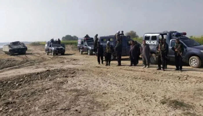 11 robbers surrender in Kachha area